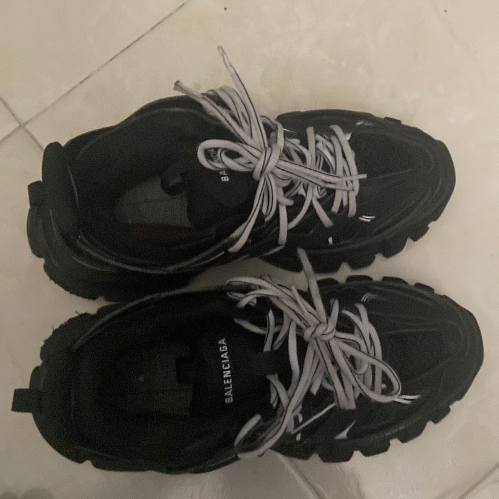 Balenciaga shoes, size 9, white and black. I bought them for 1000$.